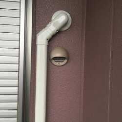 室外配管化粧カバー施工